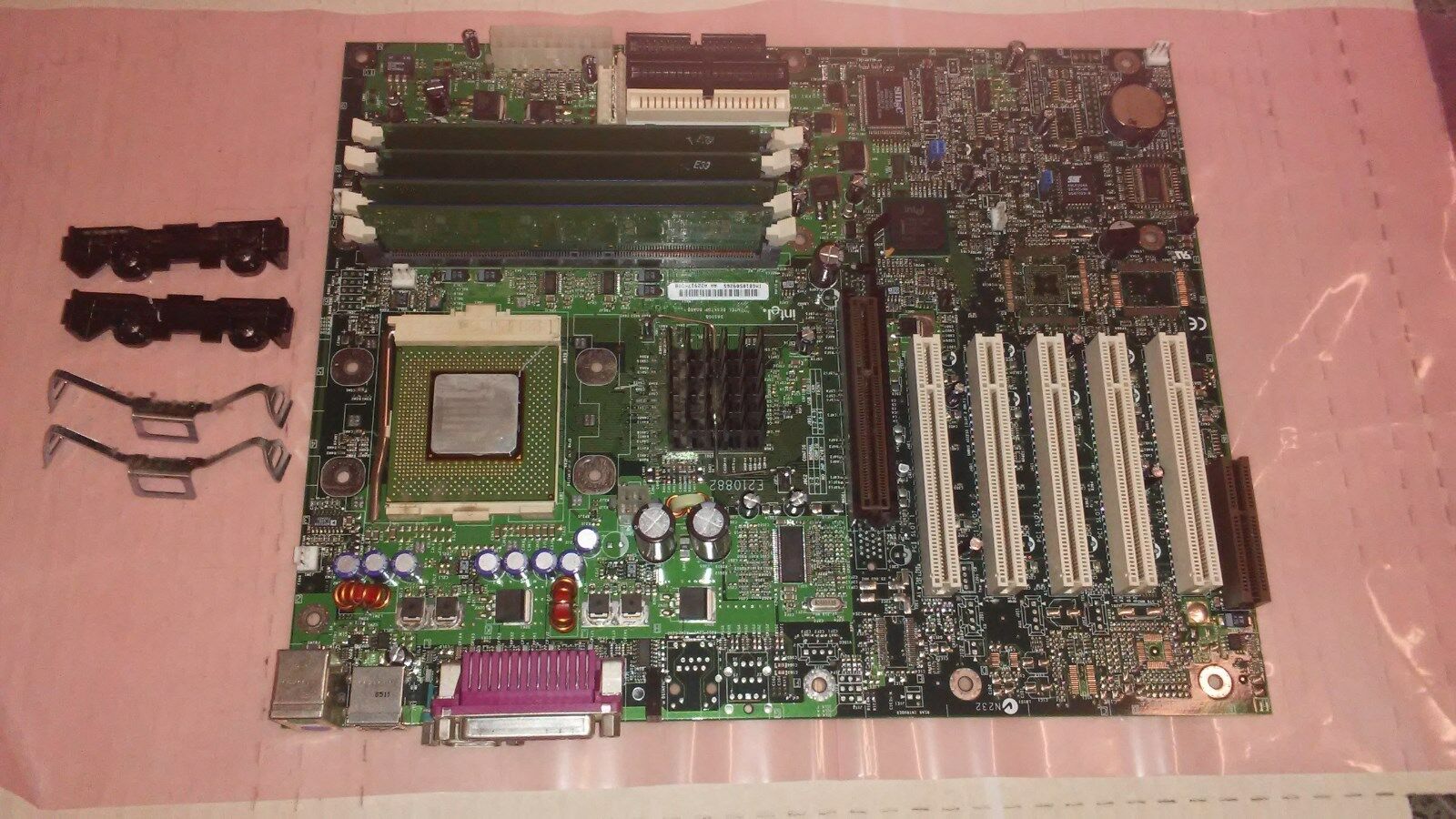 NEW Intel D850GB A22917-308 Motherboard 256MB Rambus Intel 1.3GHz CPU Heatsink & Fan